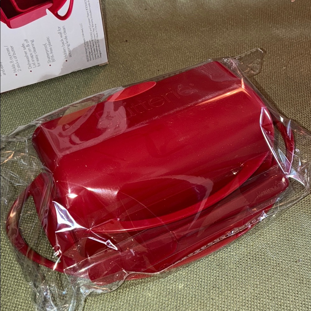 Butter Red Butter Dish with Spreader - Picture 3 of 3